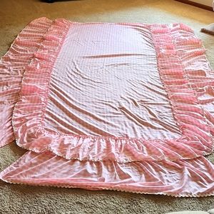 Lovely vintage/white gingham single/twin bedspread - 2nd photo best color